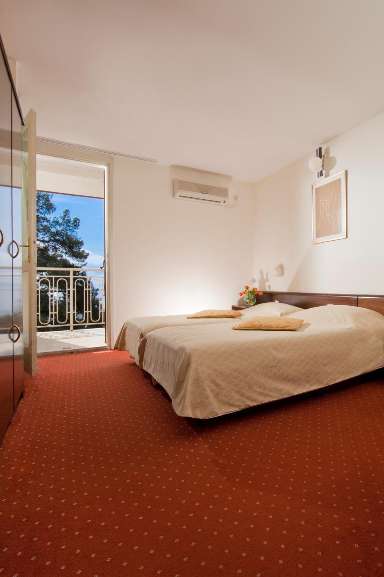 Hotel Opatija Bagian luar foto