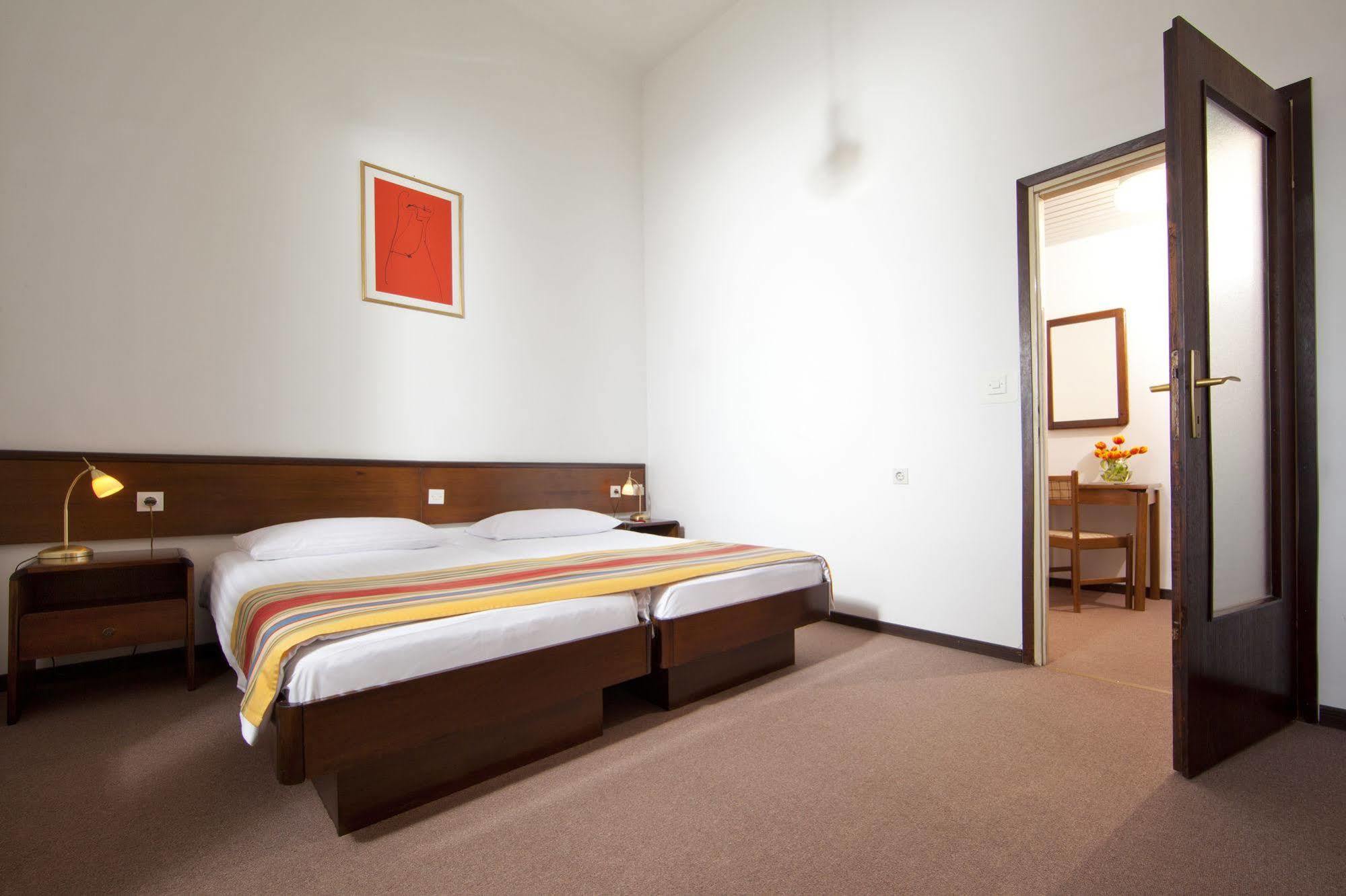 Hotel Opatija Bagian luar foto