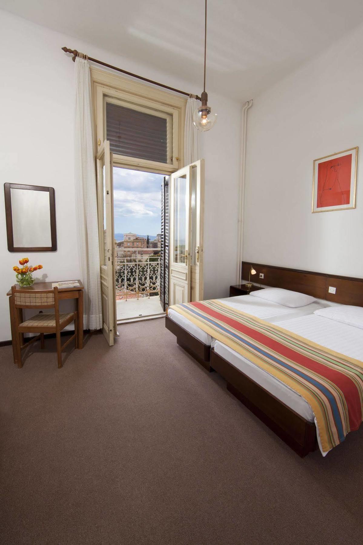 Hotel Opatija Bagian luar foto