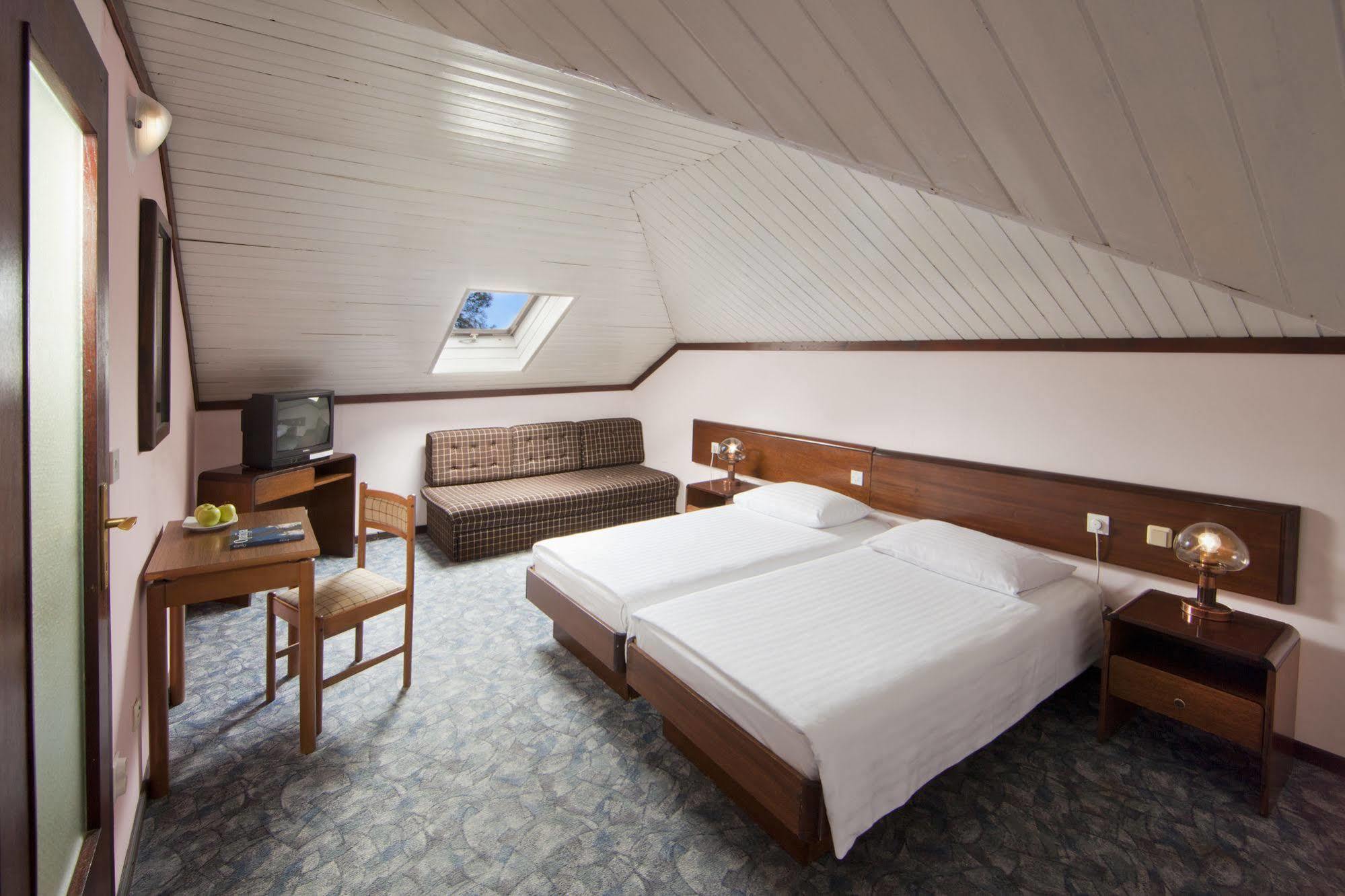 Hotel Opatija Bagian luar foto